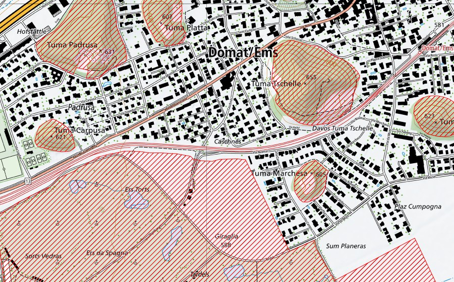 Carte nationale swisstopo avec le périmètre protégé de Tomalandschaft bei Domat/Ems (Paysage IFP)